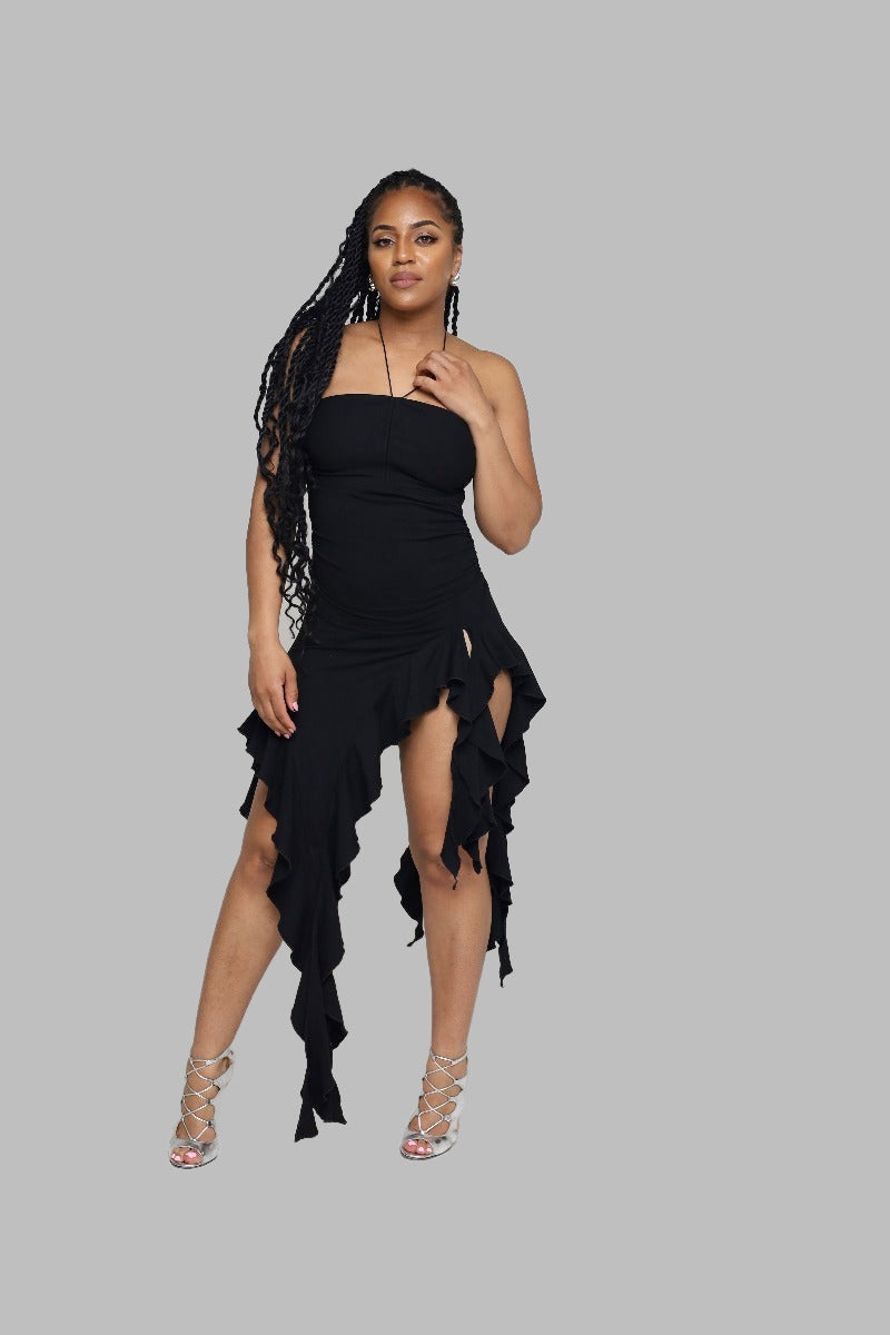 Vestido sin tirantes con volantes